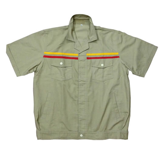 同樣的(de)工(gōng)作(zuò)服也(yě)能(néng)穿出與衆不(bù)同的(de)自(zì)己